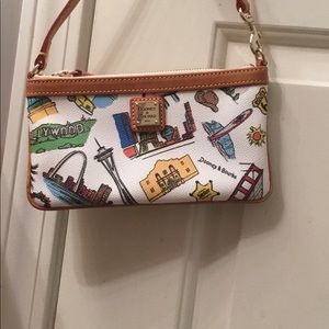 Dooney & Bourke hand bag
